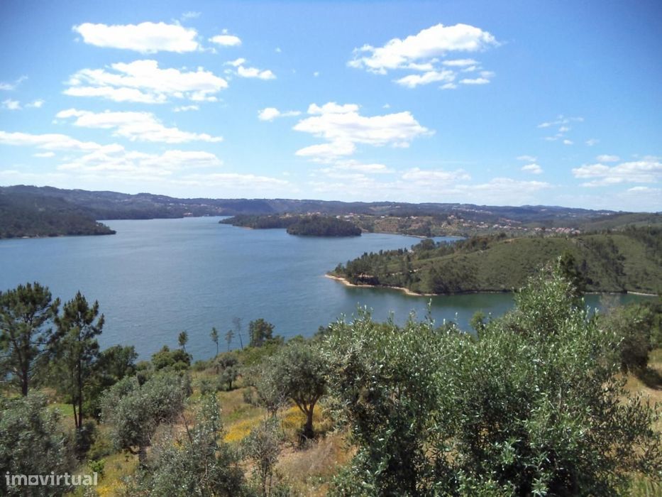 Terreno urbano, próx. da Albufeira do Castelo do Bode
