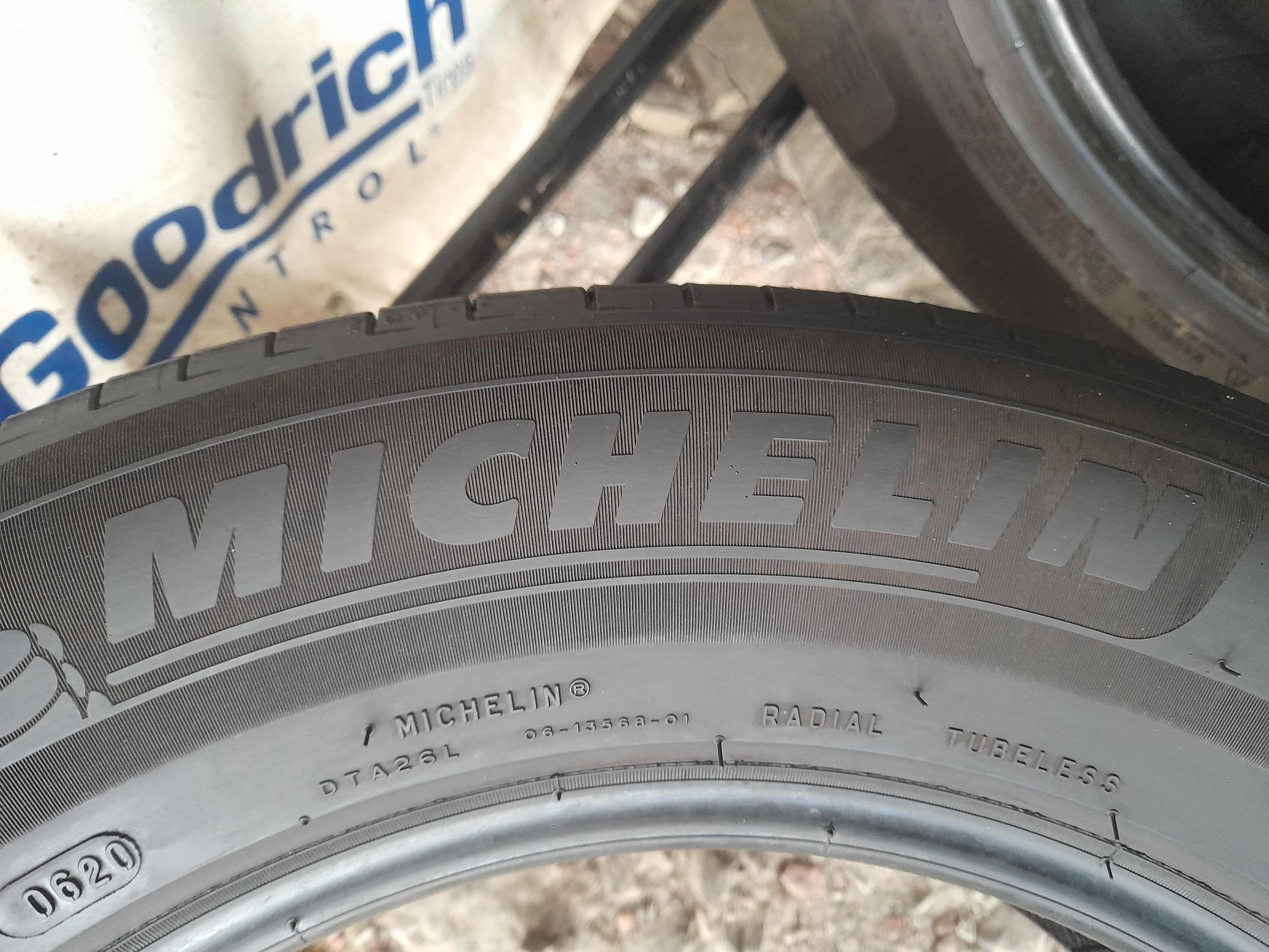 Літні шини 215/65 R17 Michelin Primacy 4