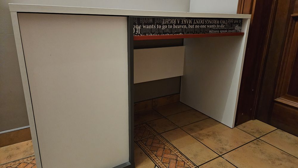 Sprzedam biurko młodzieżowe