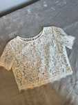 Koszulka / crop top koronkowy biały