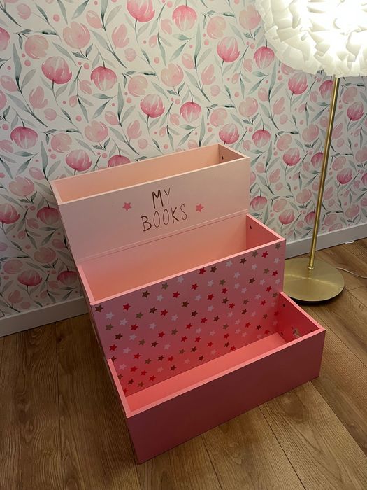 Regał dziecięcy na książeczki