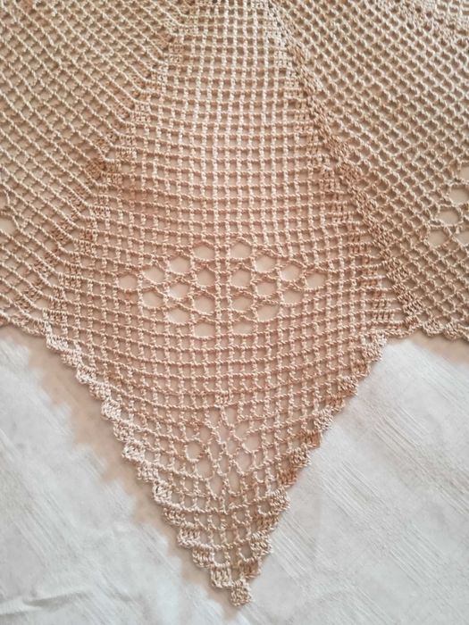 Toalhas em crochet redondas (1,20 mt) (1,40 mt). Feitas à mão. Novas!!