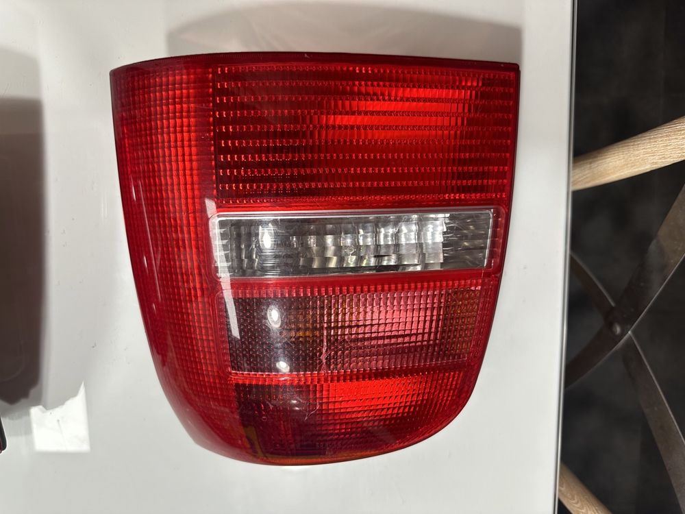 Farois trazeiros e espelhos de audi A4 avant 1998