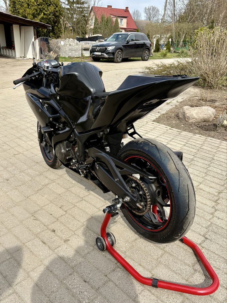 Yamaha YZF R3 tor