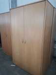 Roupeiro com 2 portas cor faia