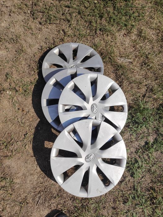 Felgi stalowe oryginalne auris 15" plus kołpaki oyginalne Toyota