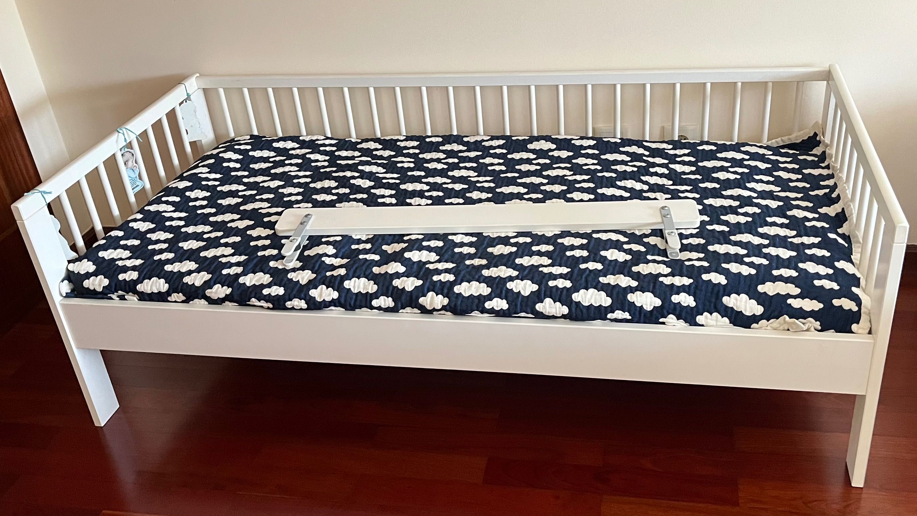 Cama criança pequena com colchão incluído