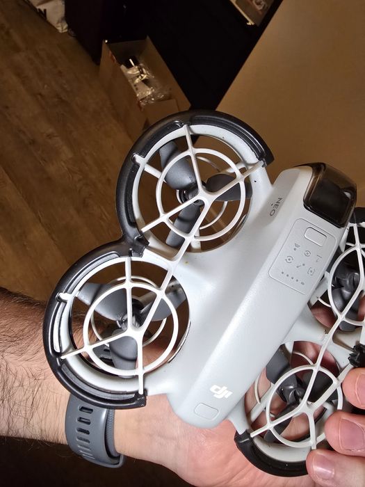 DJI Neo - jak nowy + zestaw akcesoriów (pełen komplet).