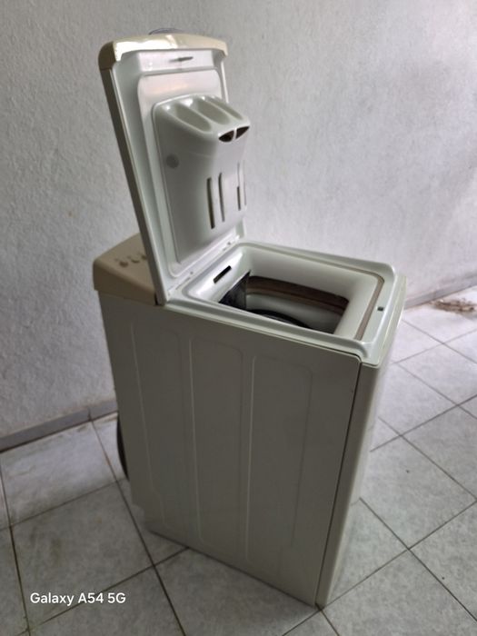 Máquina de lavar roupa whirlpool