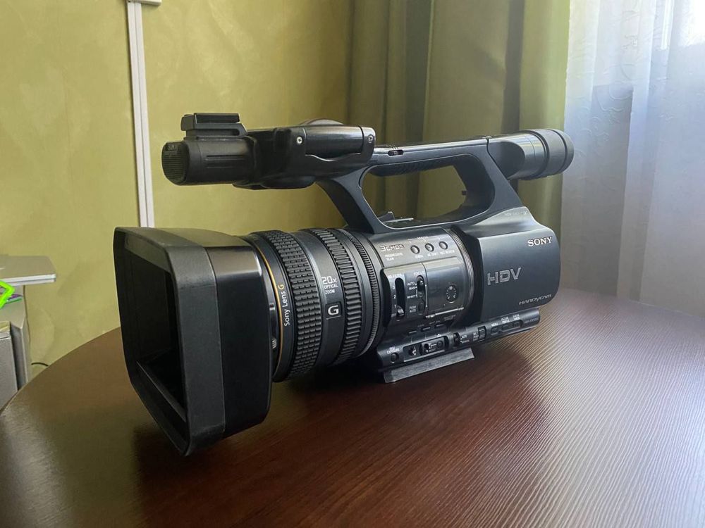 Відеокамера Sony HDR-FX1000E