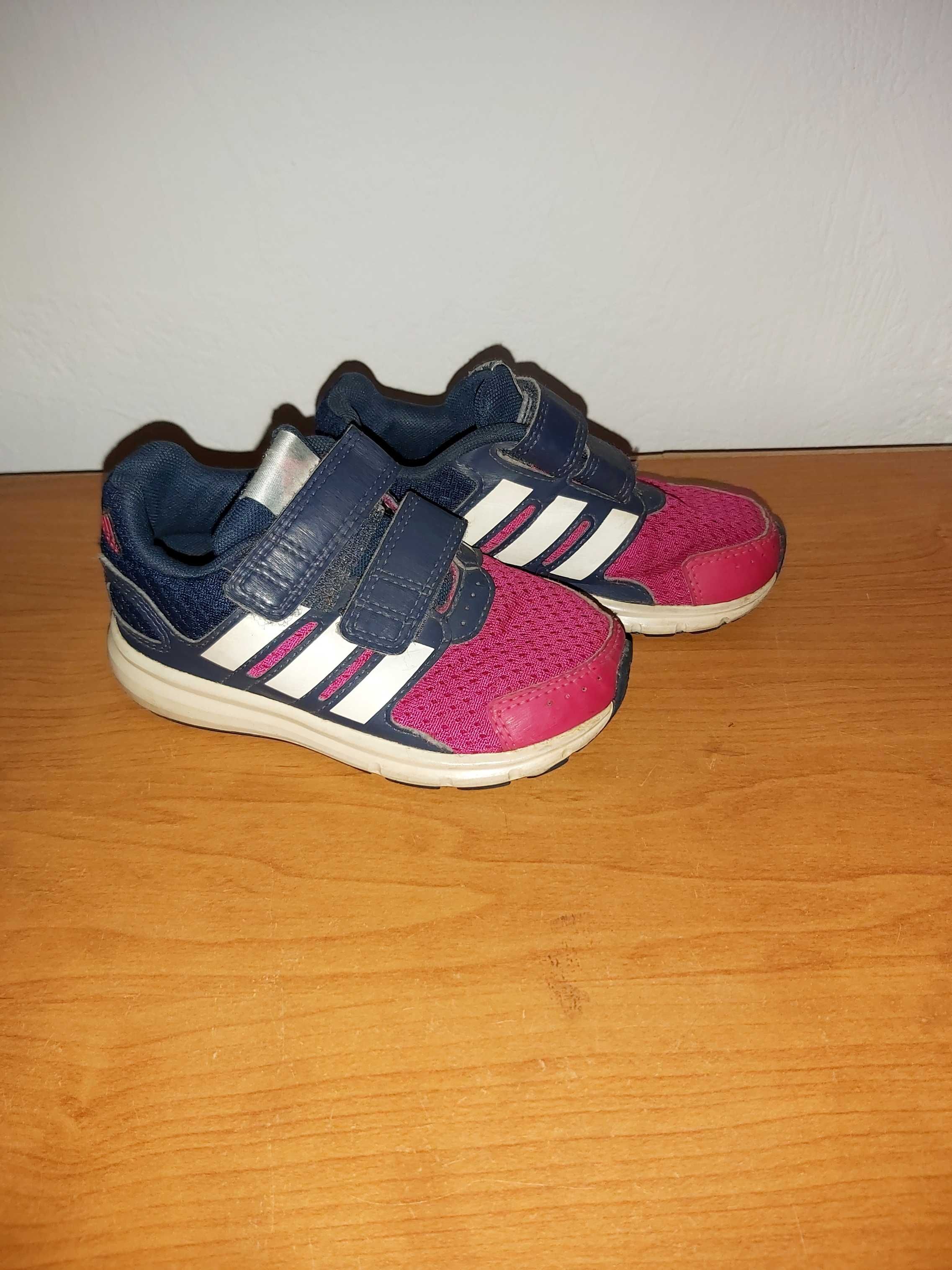 (118) Adidas r. 24 adidasy 15cm