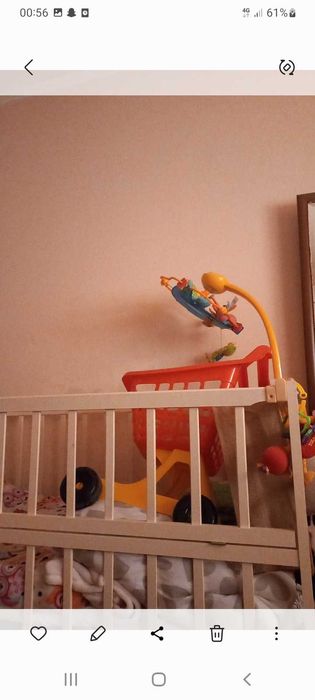 Кроватка детская для малыша с игрушкой мобик и матрасиком хор сост бу