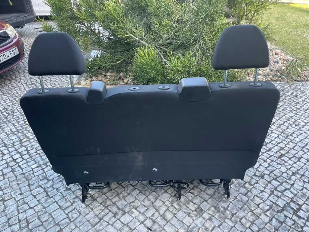 Banco triplo para Mercedes Vito 2021.
