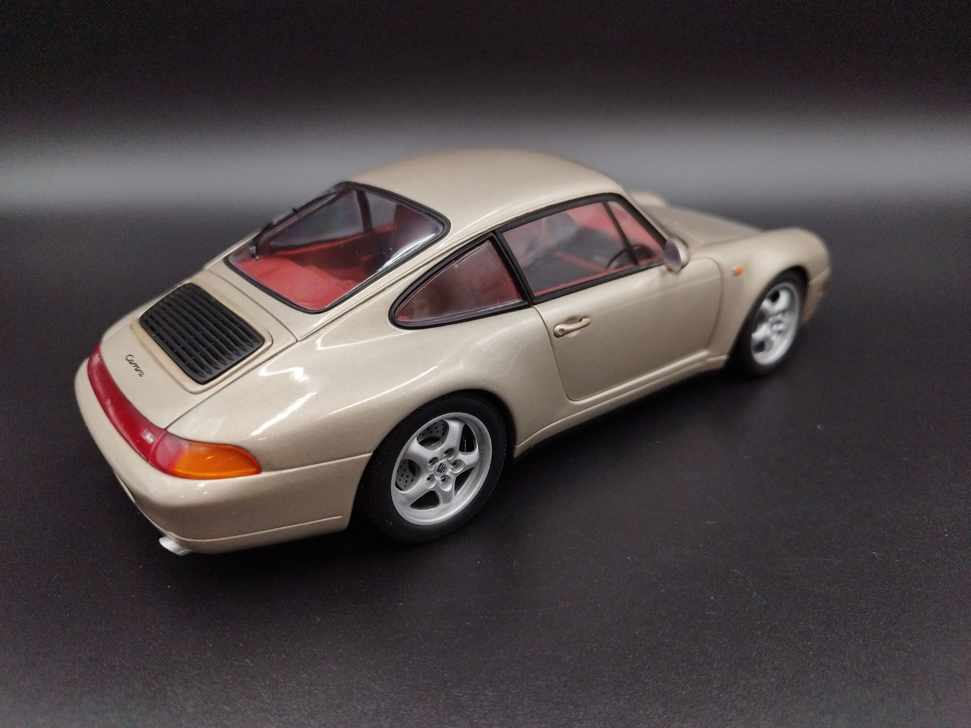 1:18 UT Models Porsche 911 (933) Carrera  model