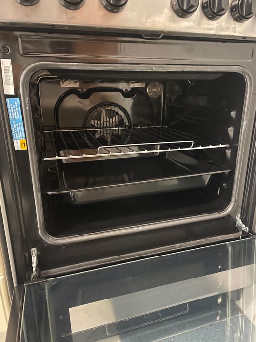 Fogão com placa e forno em excelente estado