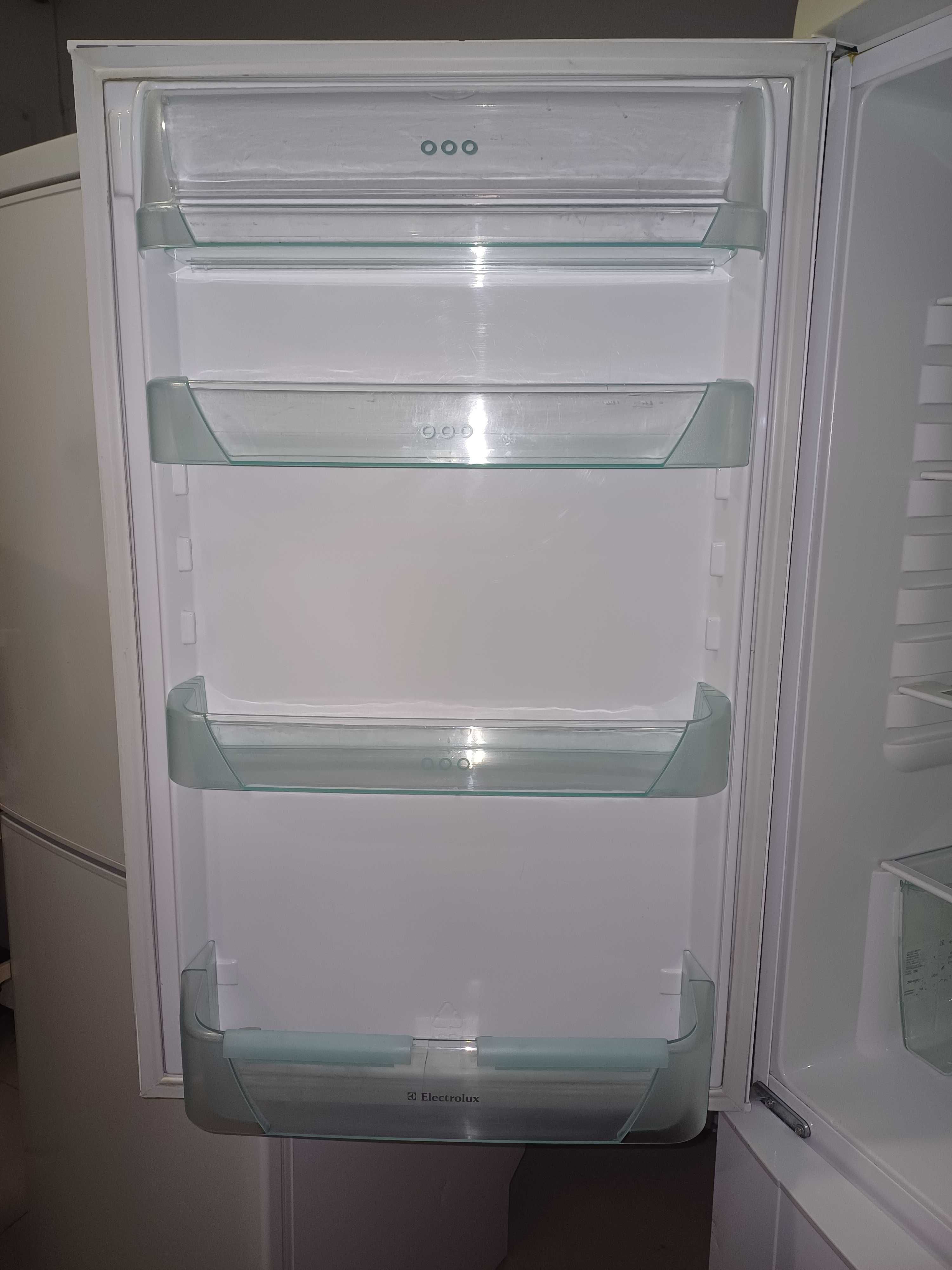 Холодильник Zanussi ZRB327WO2 (182 см) з Європи