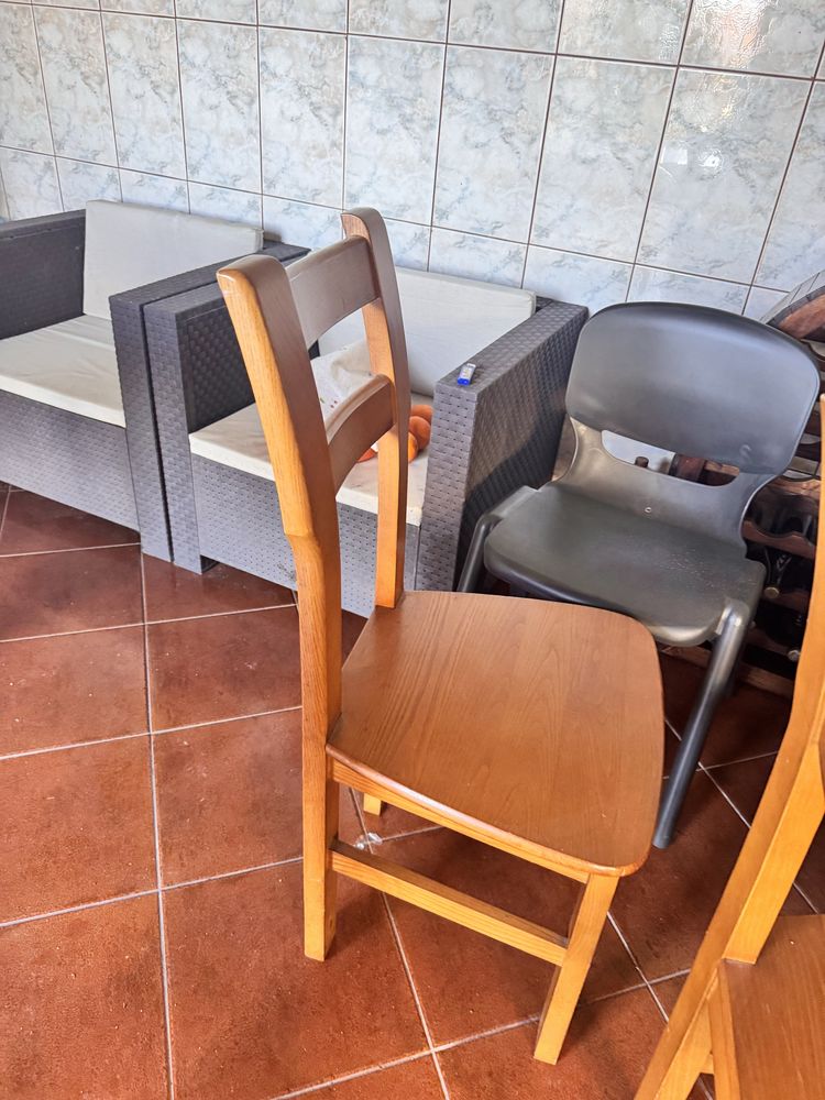 Mesa + cadeiras em bom estado