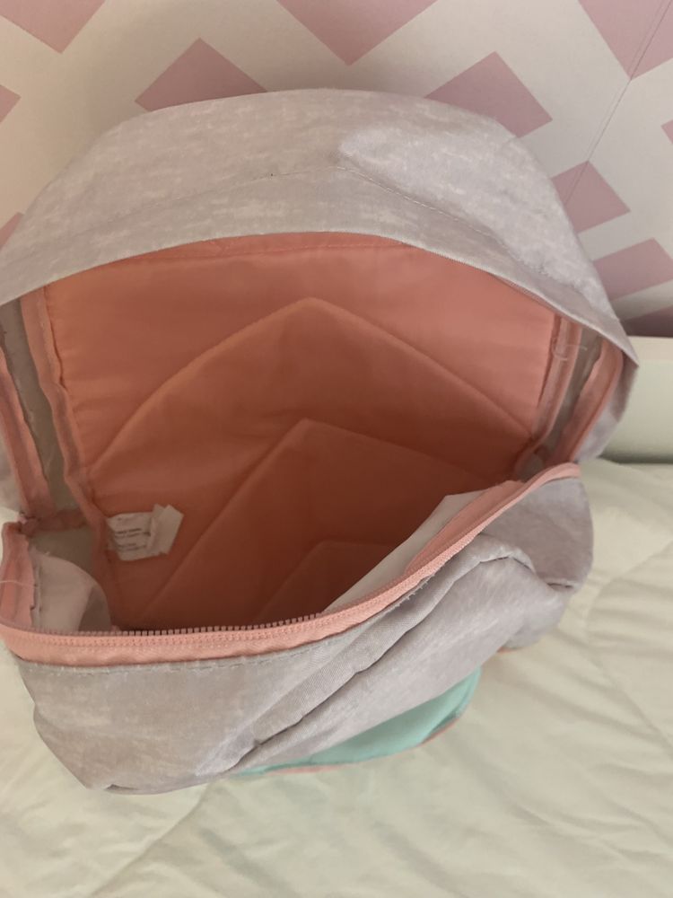 Mochila beneton bege e rosa; 2 divisorias com fecho