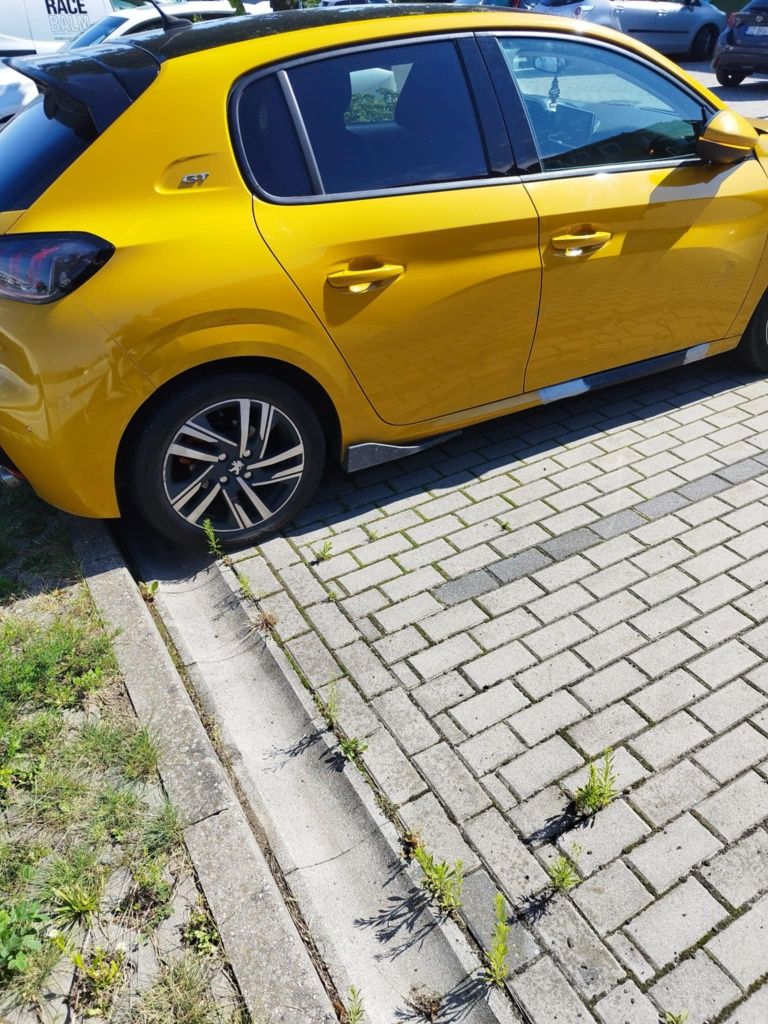 Peugeot 208 automat 2021 rok