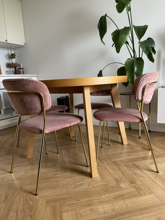 Komplet krzeseł welurowych różowych ze złotym