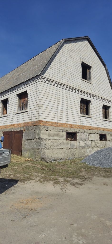 Продаж будинку з земельною ділянкою