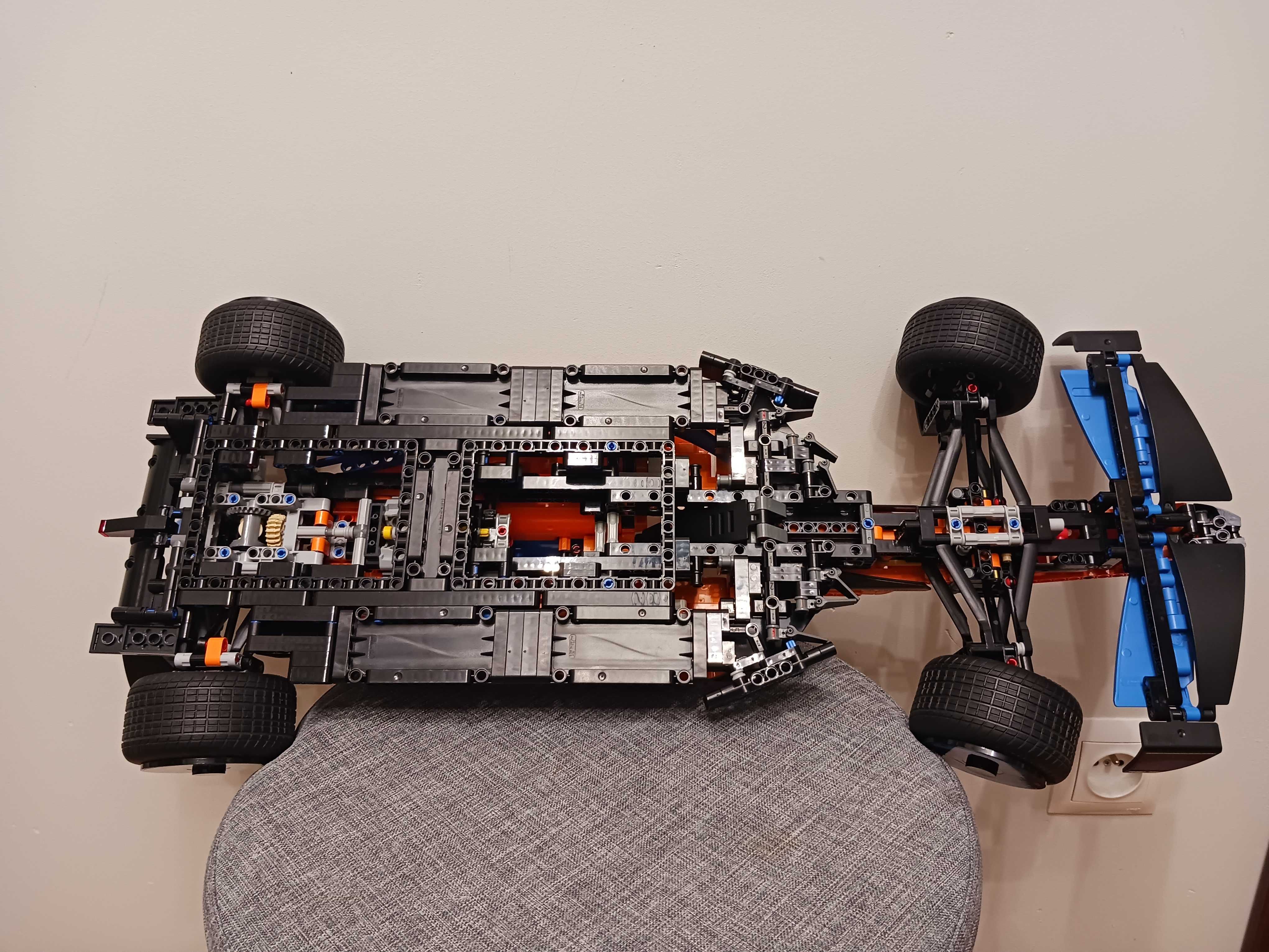 LEGO Technic 42141 - Samochód wyścigowy McLaren Formula 1, jak nowy