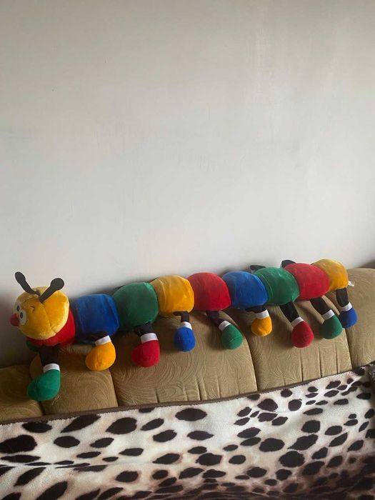 М'яка іграшка-гусениця