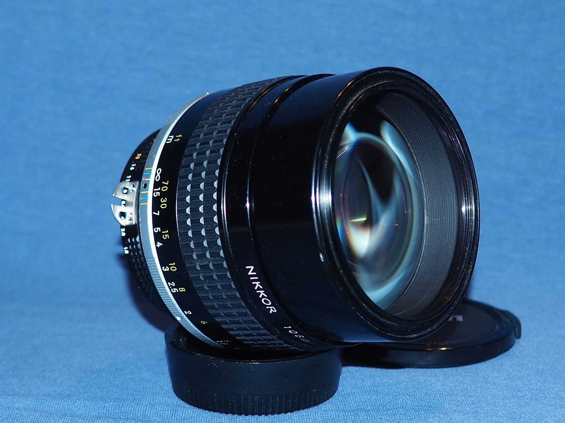 Obiektyw Nikon Nikkor 105mm f1.8 AI-S.