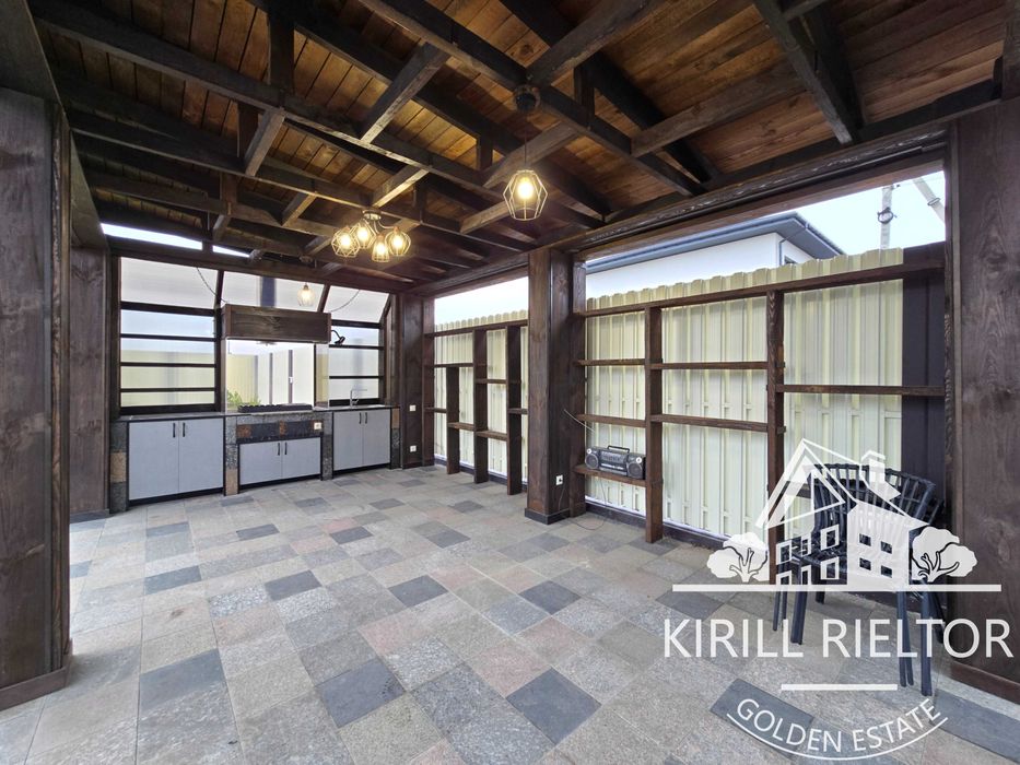 Продам дом с ремонтом и искусственным водопадом на участке S = 11 сот.