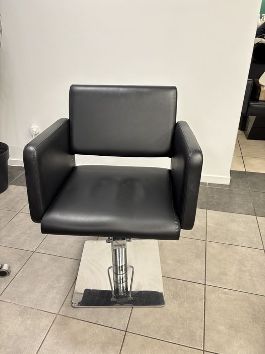 Fotel fryzjerski marki AYALA