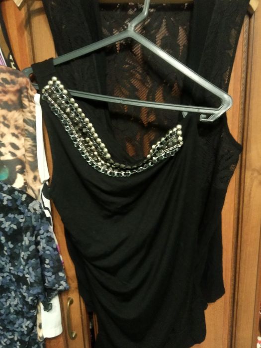 Продам футболки женские.