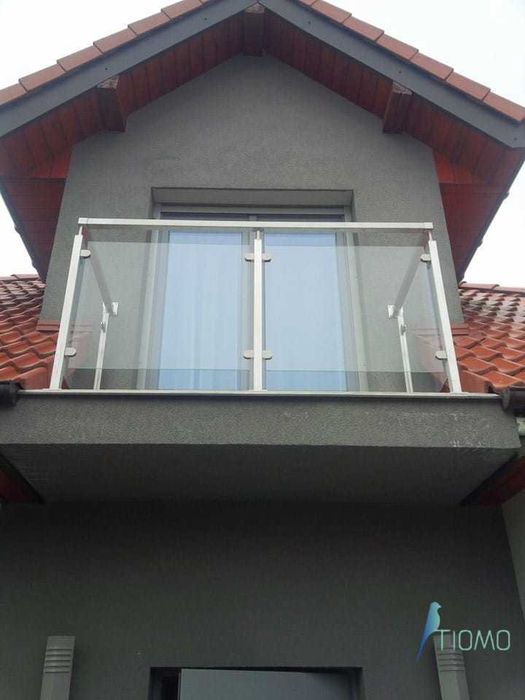 Balustrada zewnętrzna balkonowa szklana słupki kwadrat