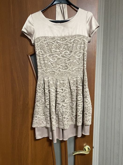 Продам сукні не дорого,розмір 42-44