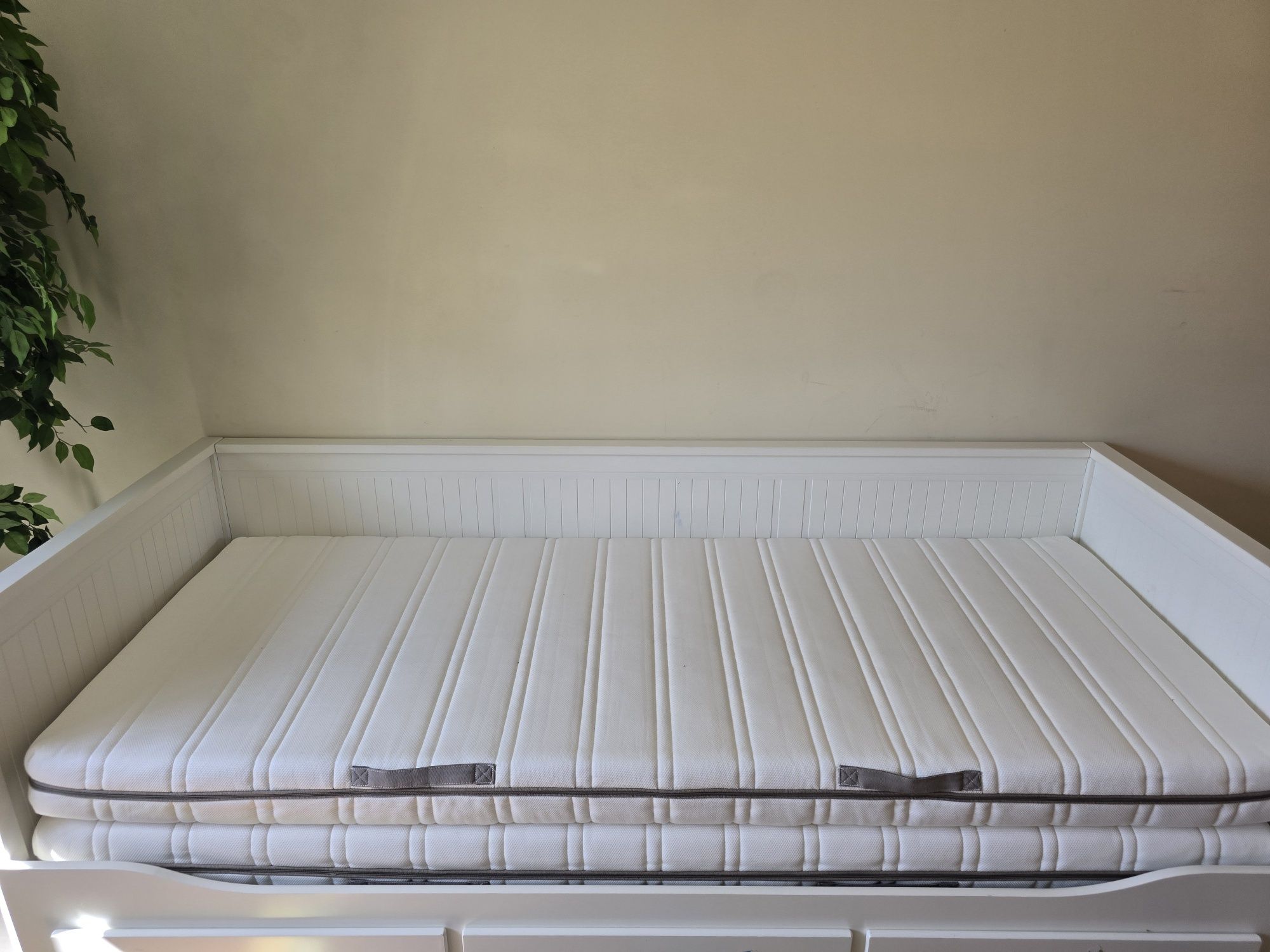 Cama Ikea Hemnes + 2 colchões