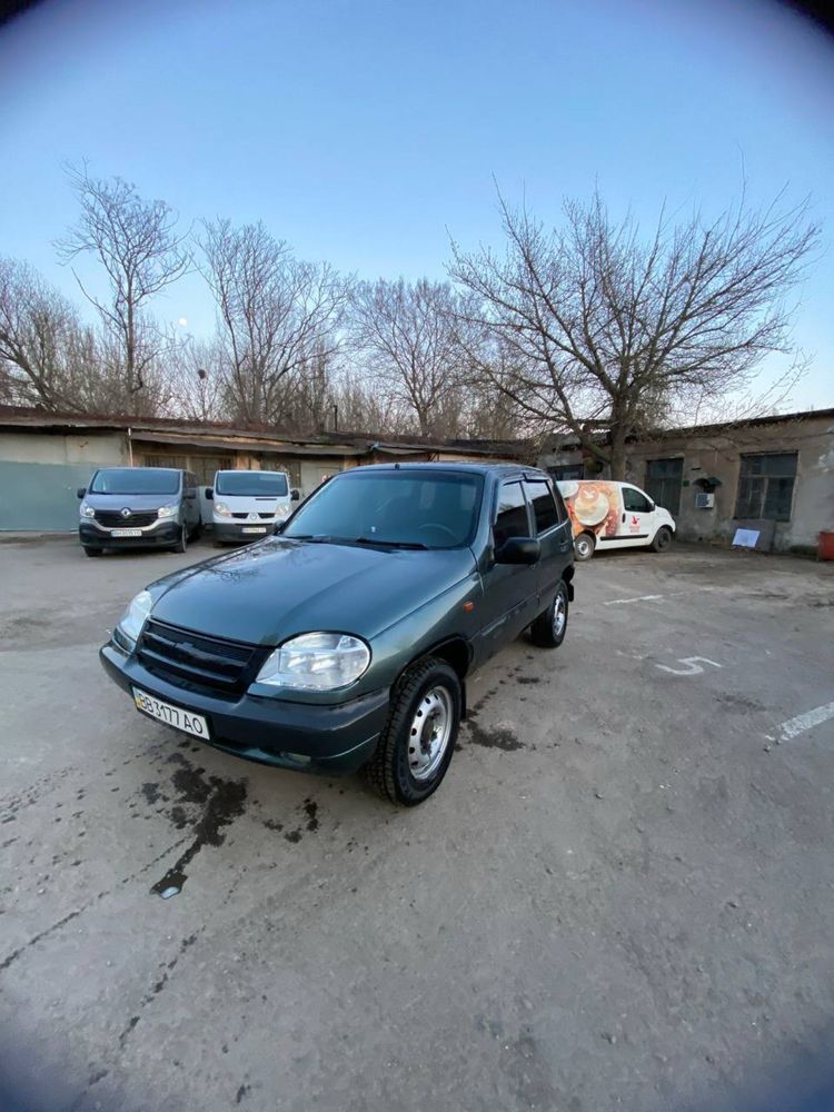 Продам Niva Chevrolet 2006 год 1.7 полный привод