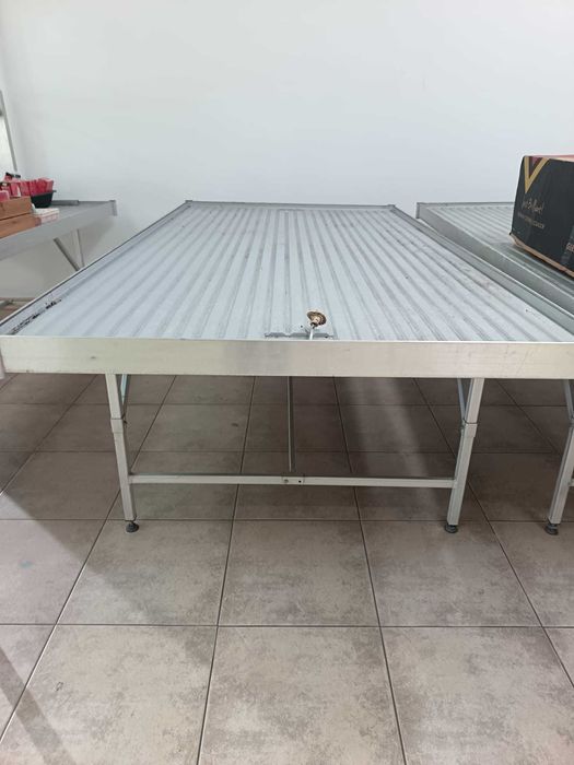Mesa para rega e exposição de plantas
