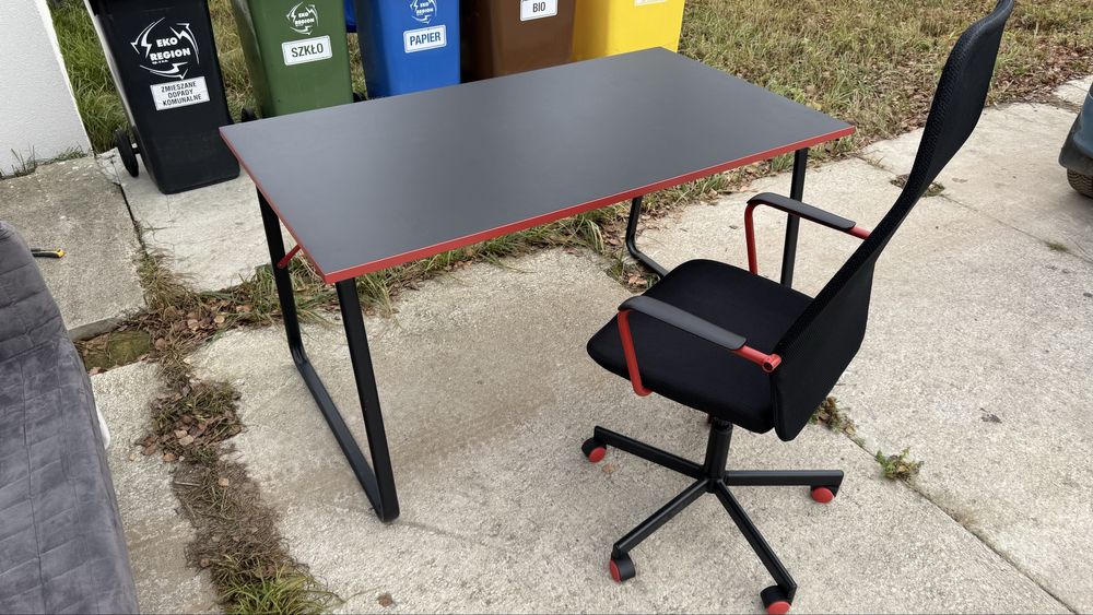 Biurko i krzesło gamingowe IKEA HUVUDSPELARE