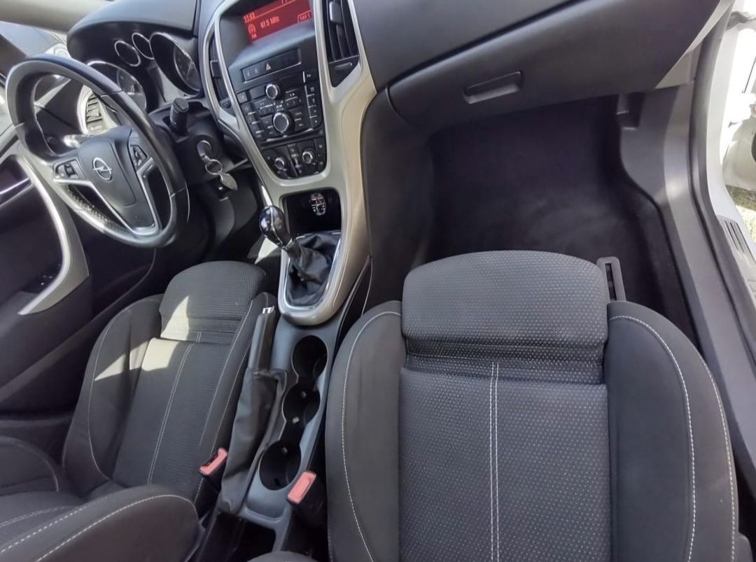 Opel astra j 1.7cdti 2010r