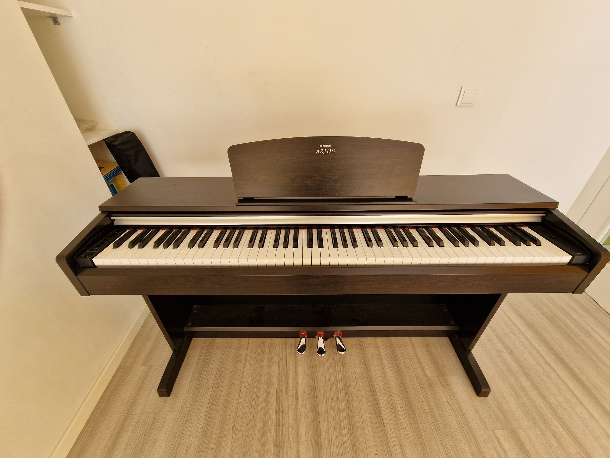 Piano digital yamaha YDP-161