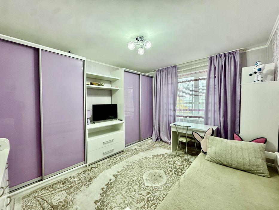 Продаж 2к квартири 65 кв. м на вул. Миколаївська 6