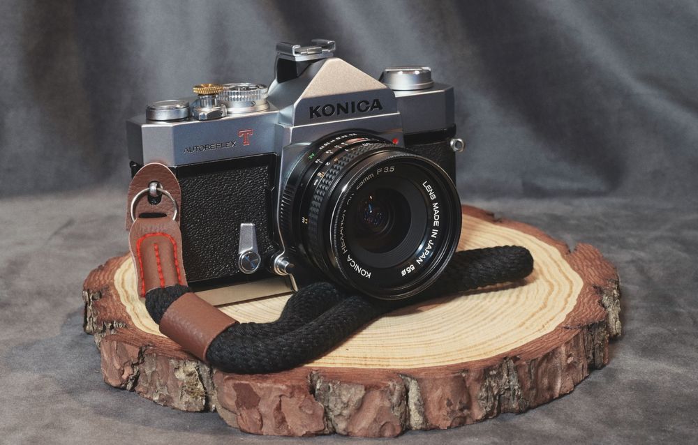 Zestaw analogowy KONICA. Obiektyw HEXANON 28mm