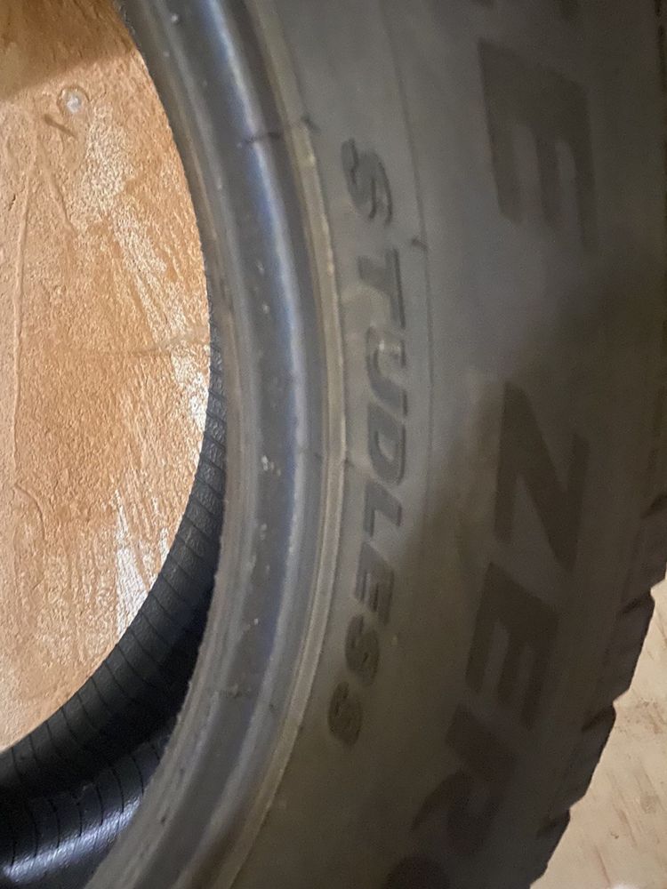 Зимові шини Pirelli Ice Zero FR 235/55/R20