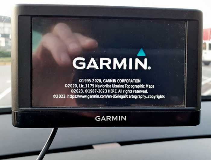 Навигатор GPS автомобильный GARMIN nüvi 42