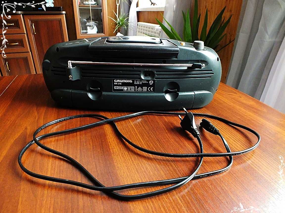Radioodtwarzacz GRUNDIG RR316 Brak głosu w głośnikach