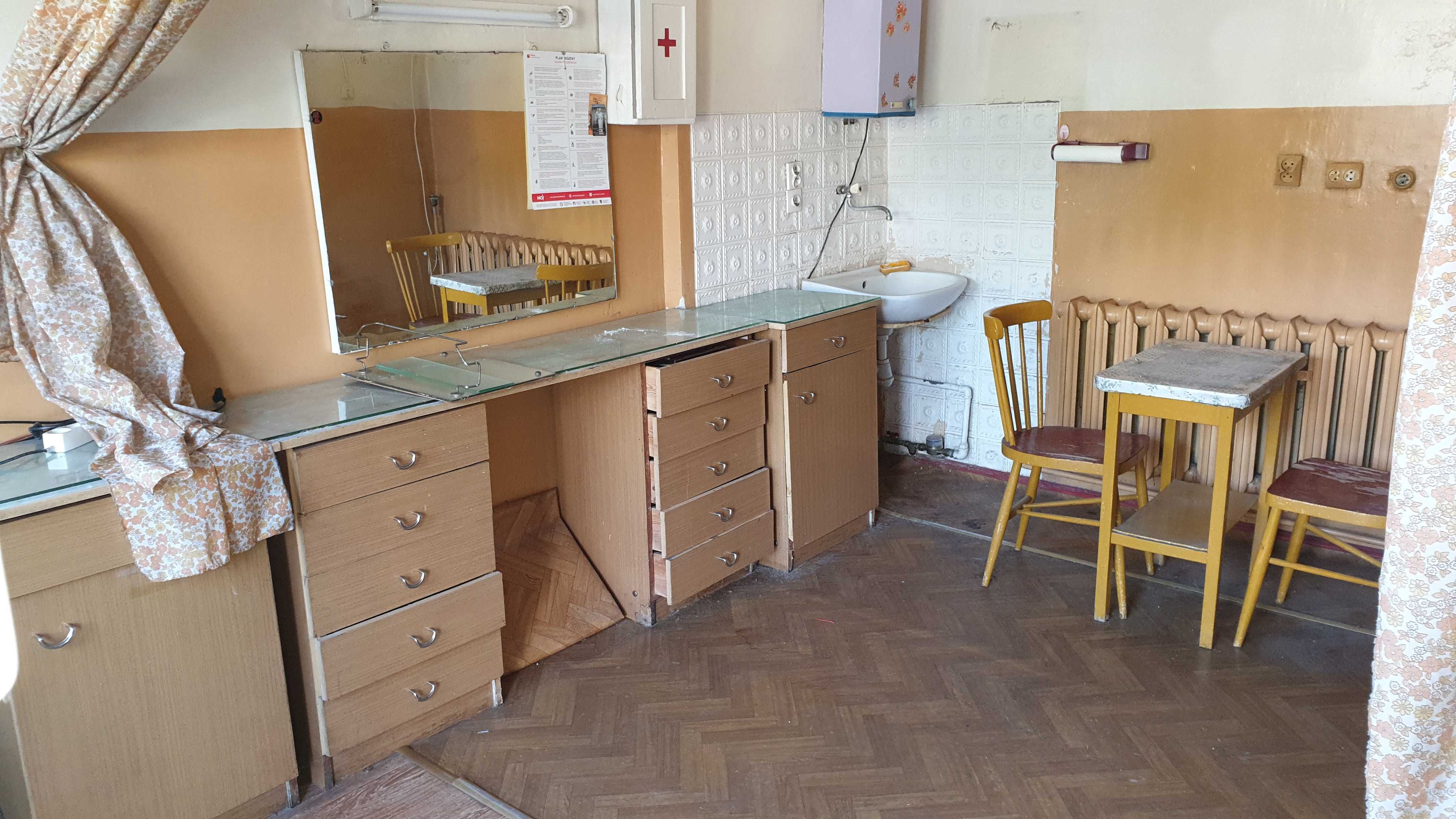 Lokal usługowy we Fromborku po zakładzie fryzjerskim
