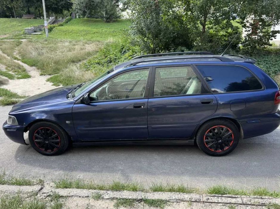 Volvo v40 Швеція