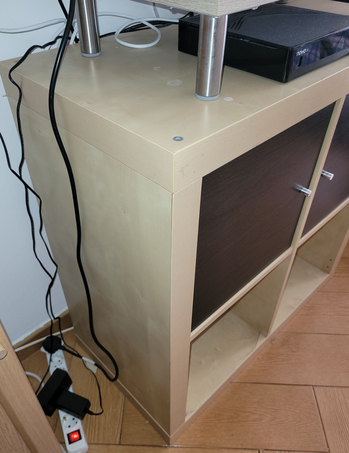 Estante kallax com 2 portas