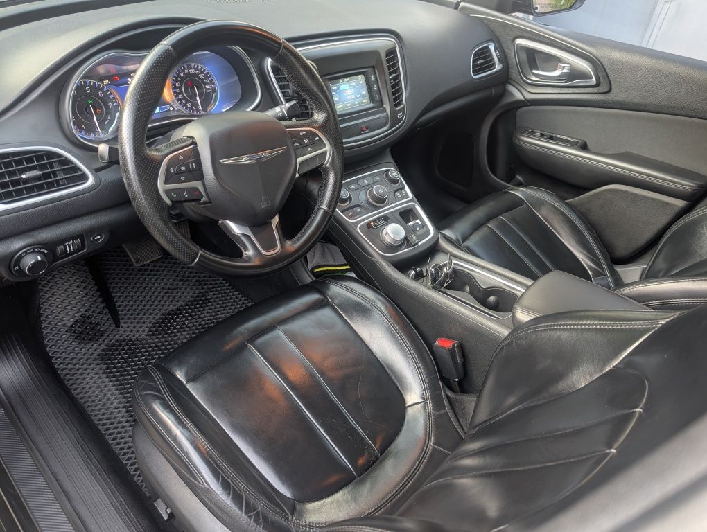 Авто Chrysler 200