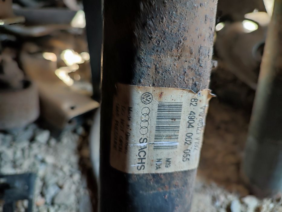 Стойки амортизаторы на Фольксваген Пассат,гольф,кади,Джетта Volkswagen