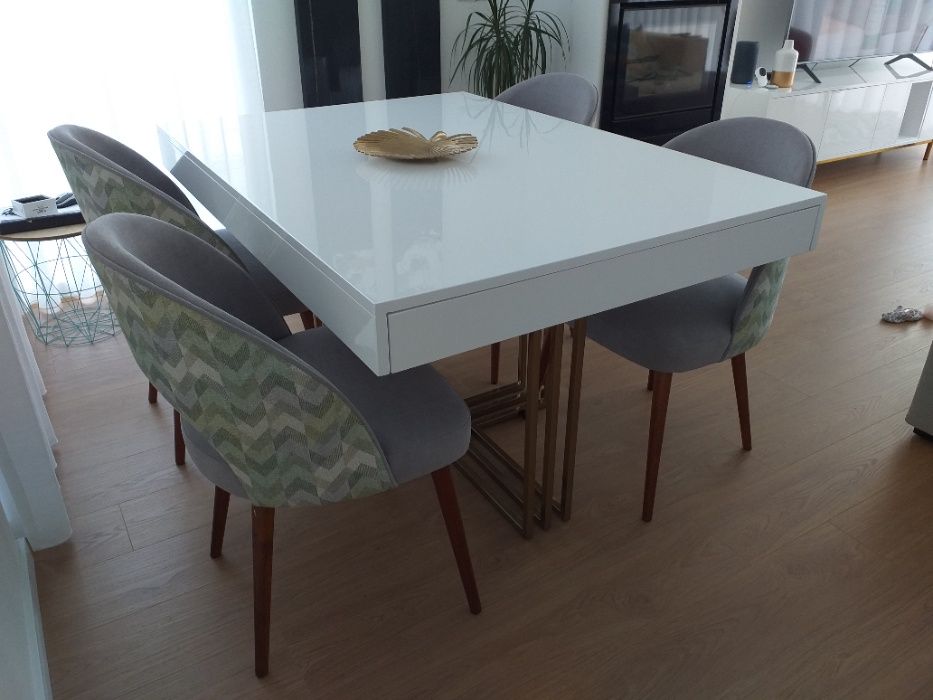 Mesa Jantar Extensível Branco Brilho e Inox Dourado